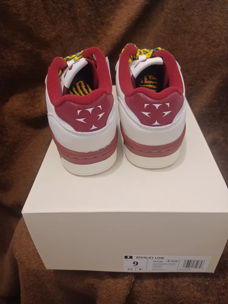 Adidas rivalry low white maroon size 9 image indicator(3)