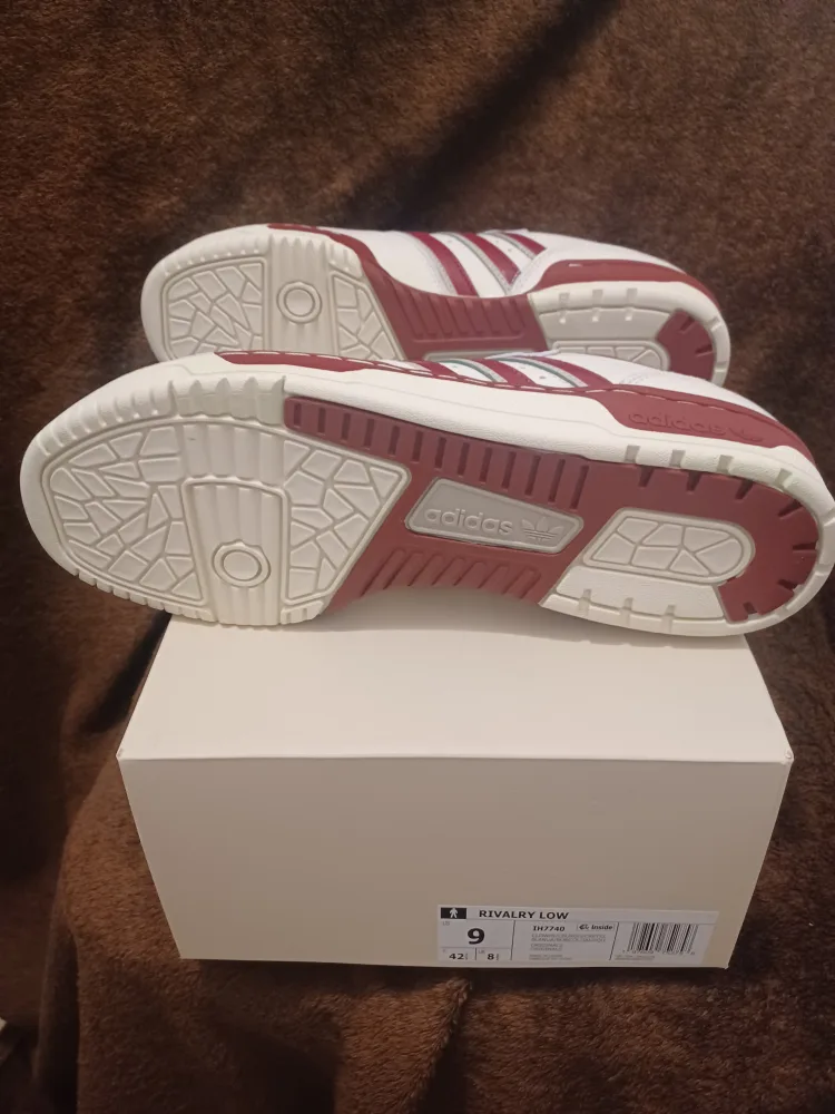 Adidas rivalry low white maroon size 9 image indicator(4)
