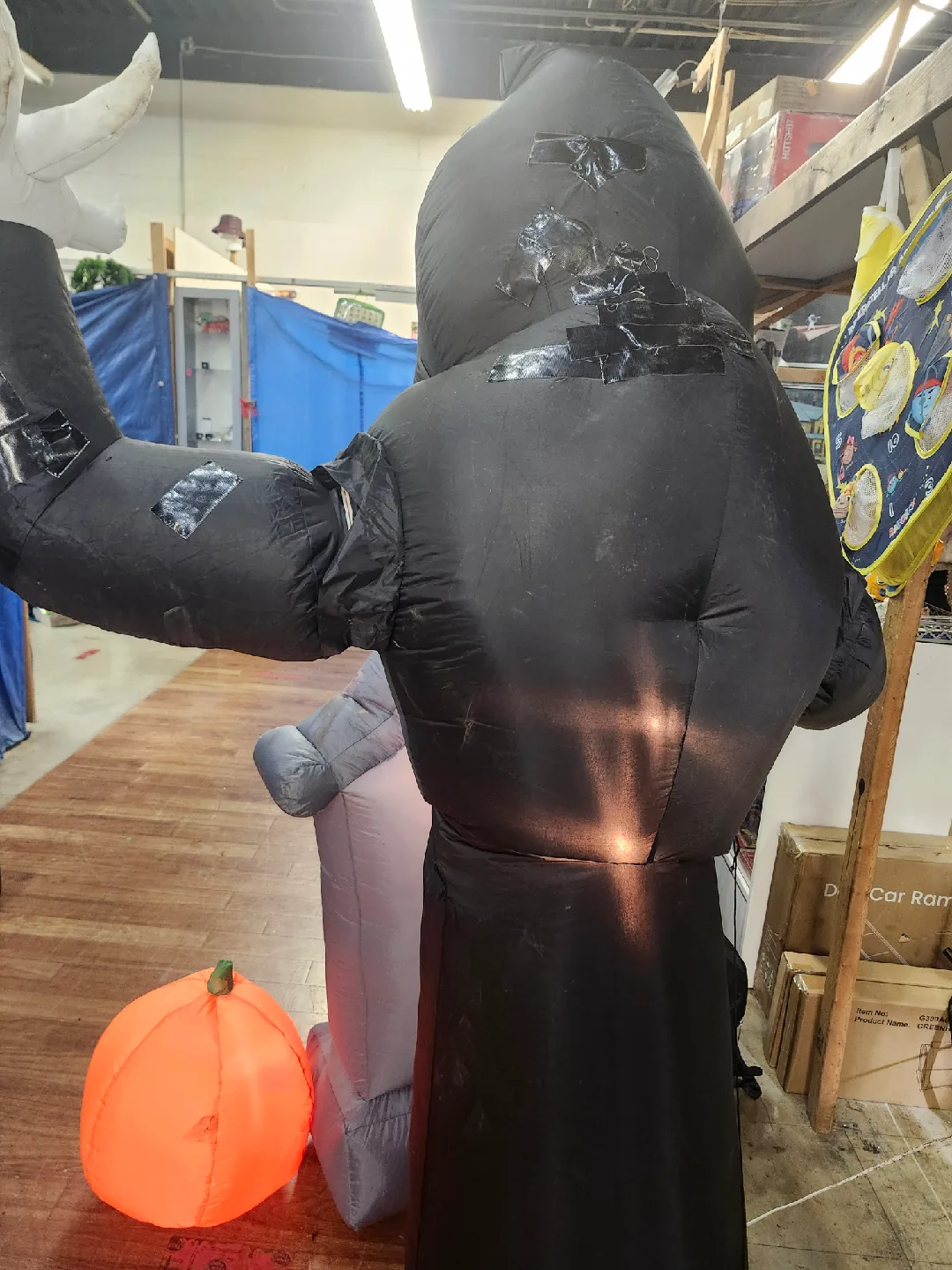 Inflatable Grim Reaper Halloween Decoration image indicator(2)