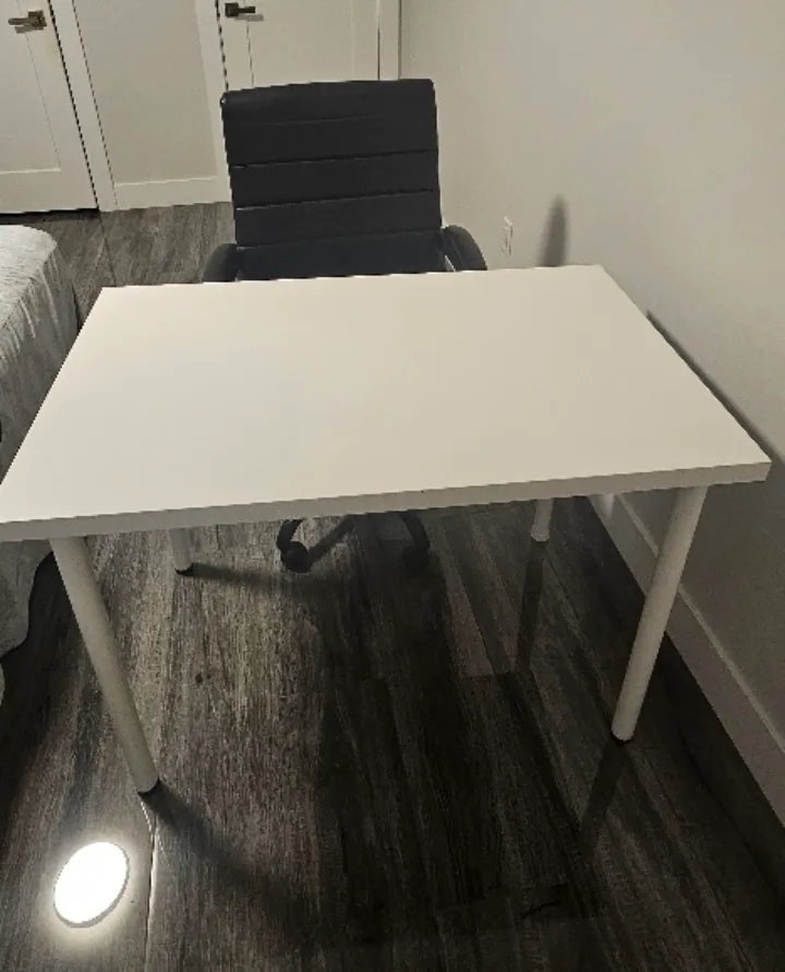 White Desk and Black Office Chair Set image indicator(2)