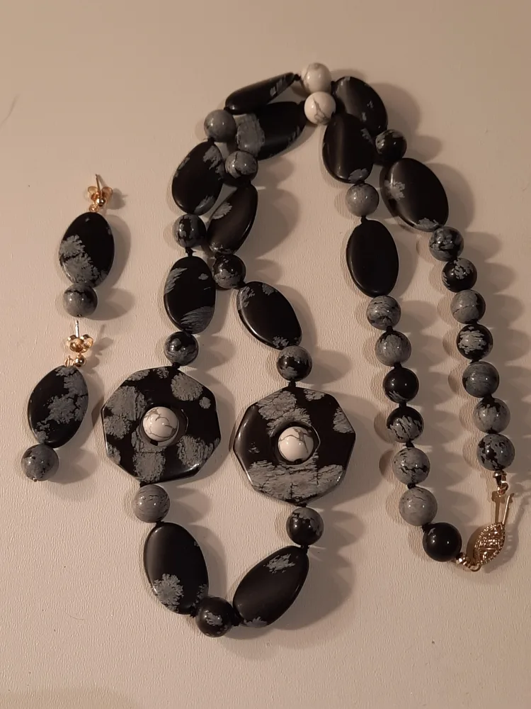 14K Gold Necklace and Earring Set image indicator(8)