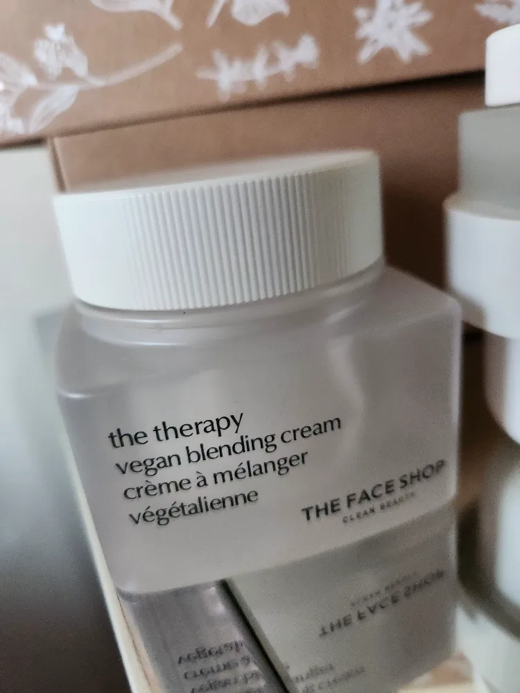 Brand NEW in Box The Face Shop Therapy Vegan Set image indicator(2)
