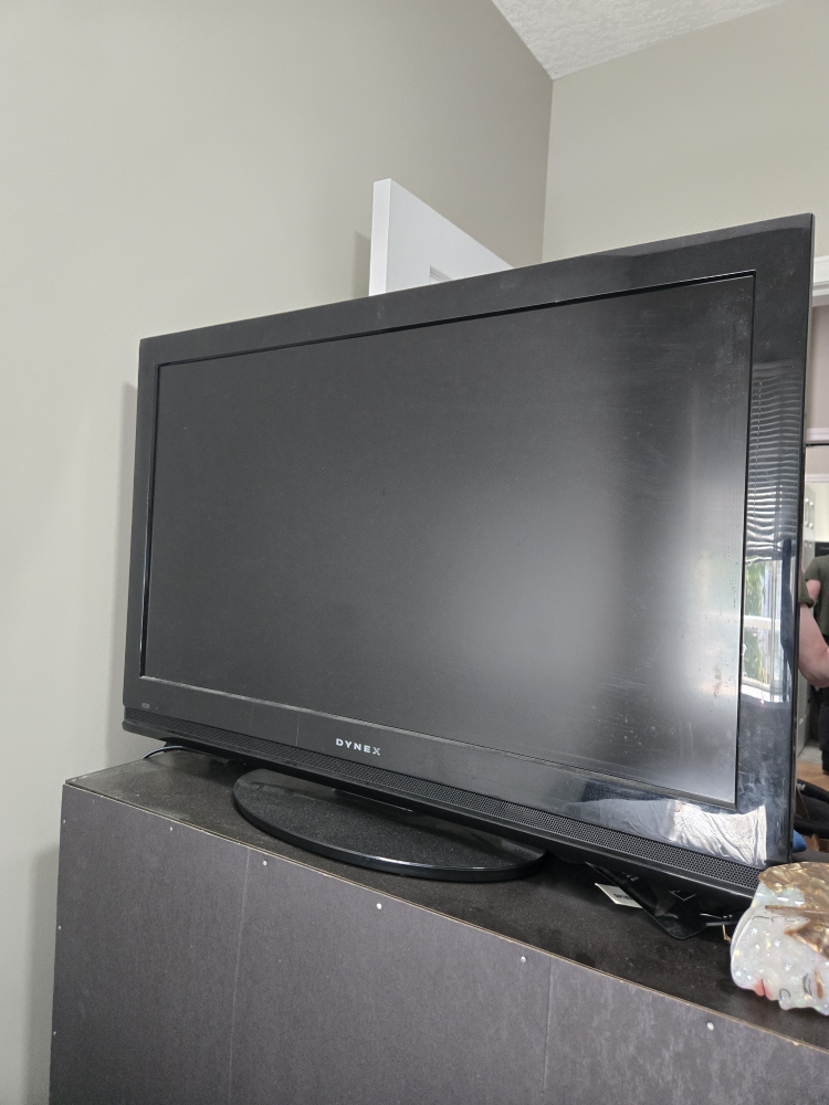 Dynex 32" TV