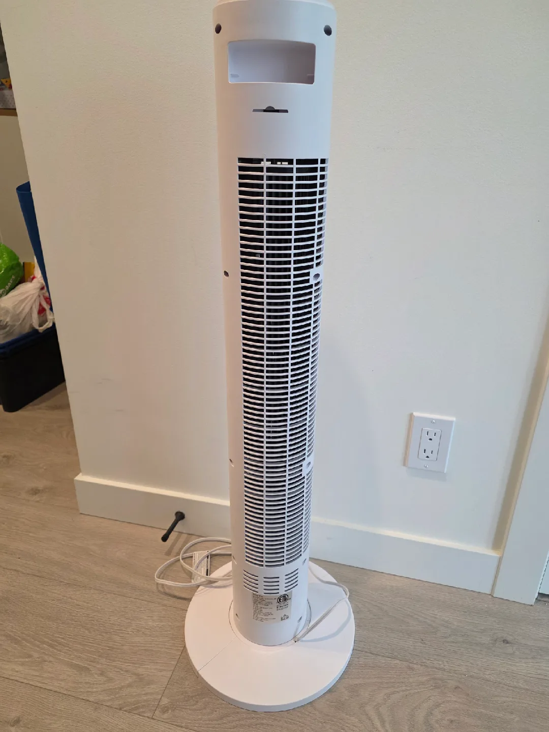 HOMCOM Freestanding Tower Fan - White image indicator(6)