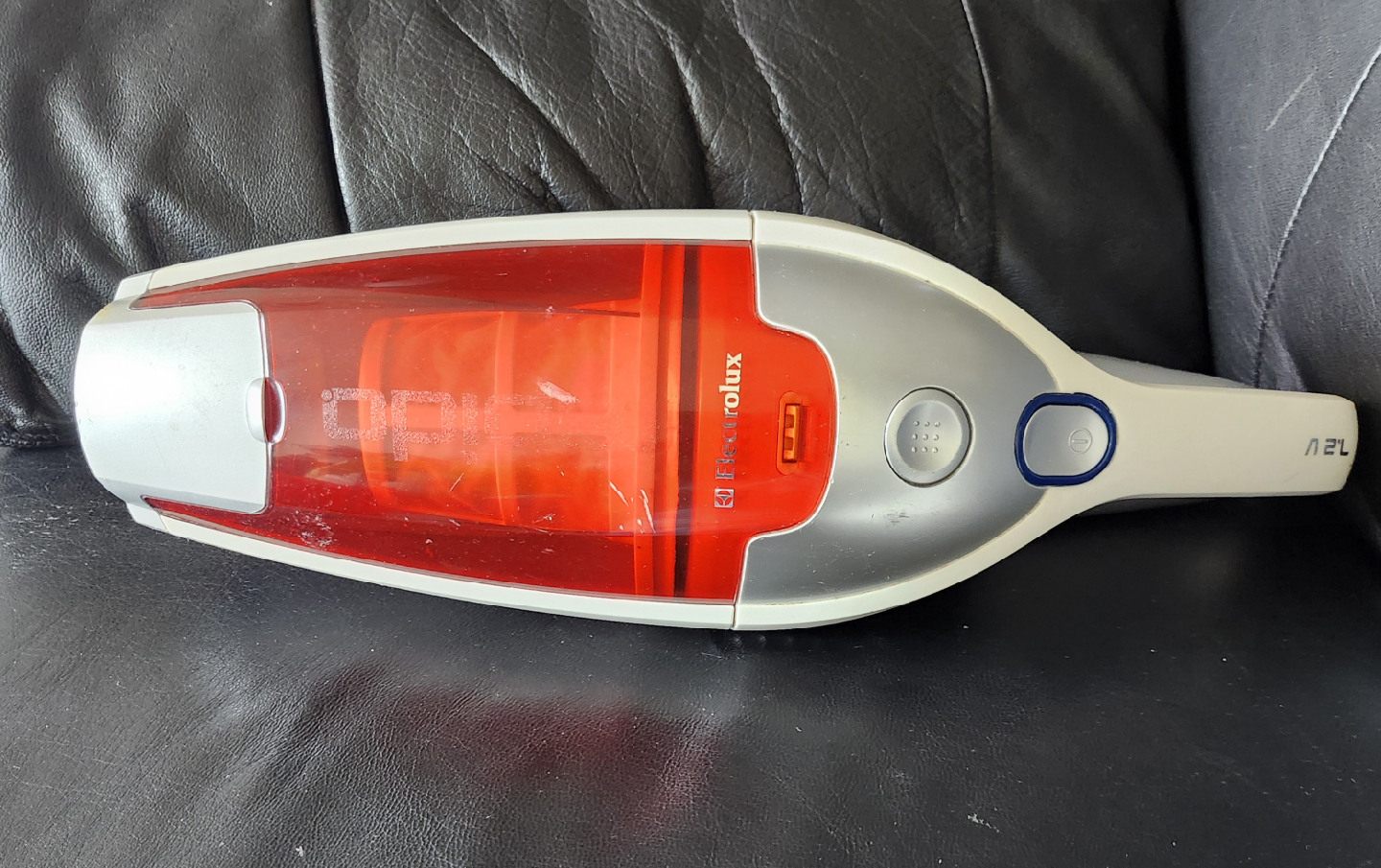 #FREE >Electrolux Ergorapido Vacuum with Charger - photo 2