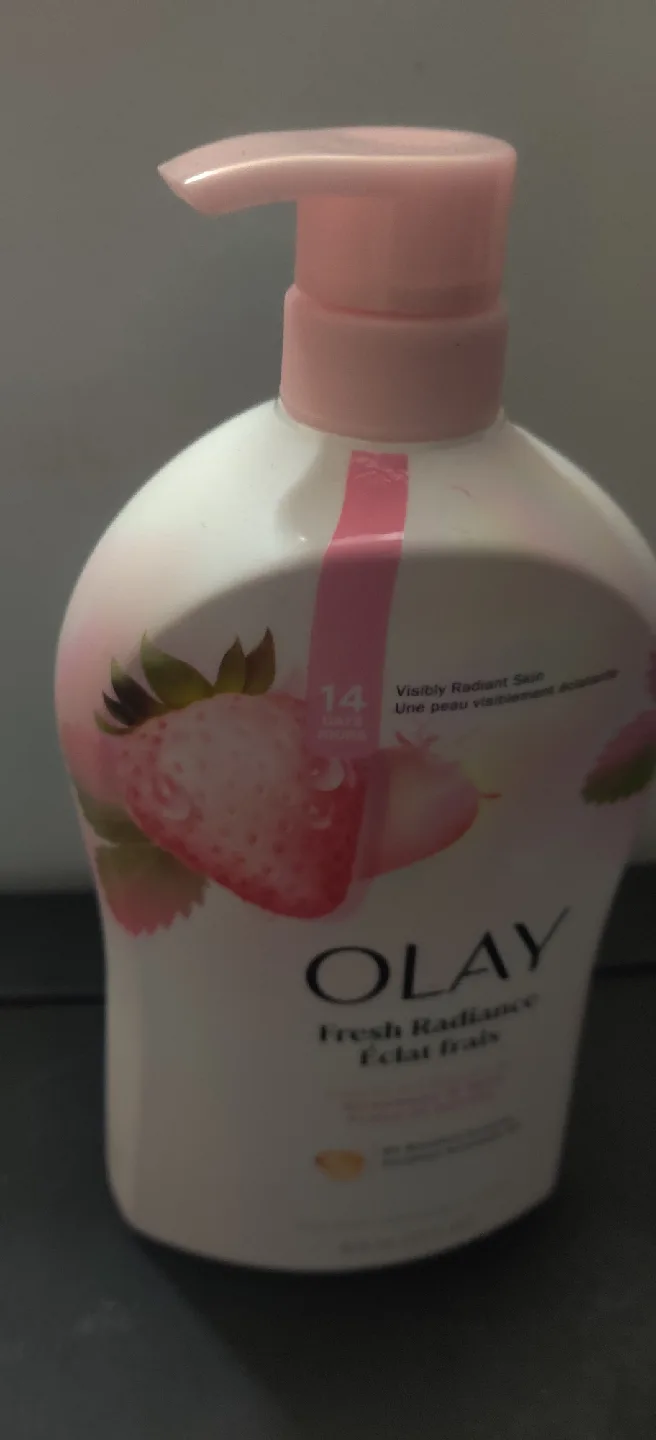 Olay Fresh Radiance Strawberry & Mint Body Wash thumbnail