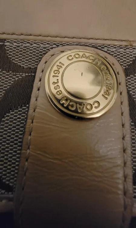 Coach Wallet image indicator(3)