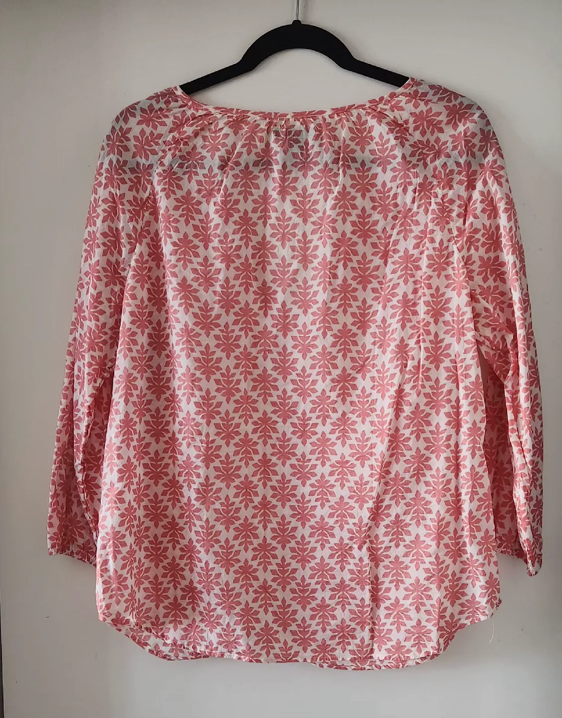 Gap Pink Floral Blouse - Size M image indicator(6)
