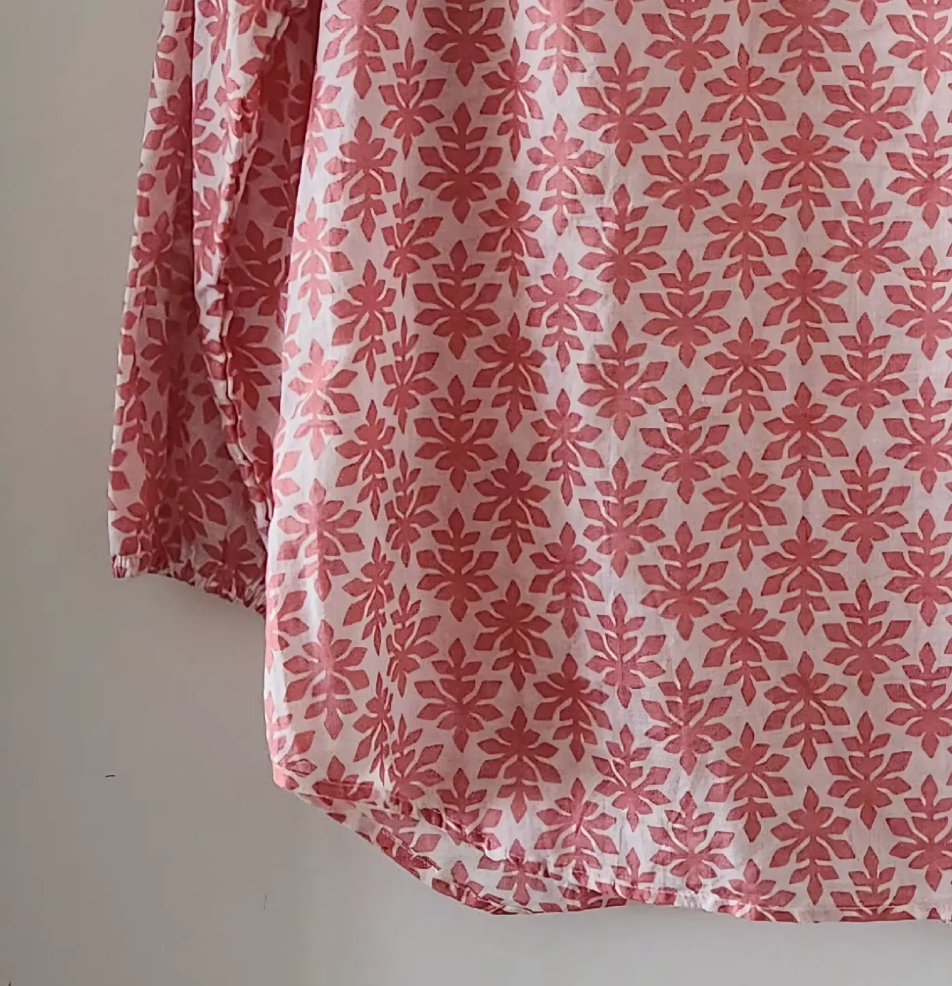 Gap Pink Floral Blouse - Size M image indicator(8)