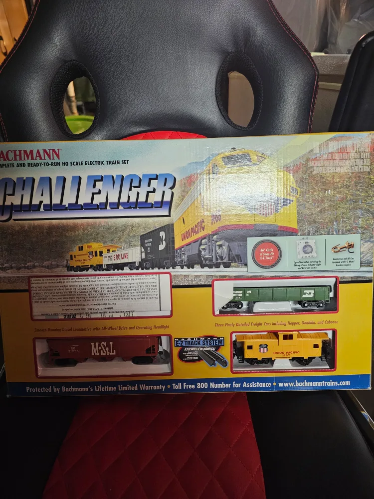 Bachmann Challenger HO Scale Electric Train Set thumbnail