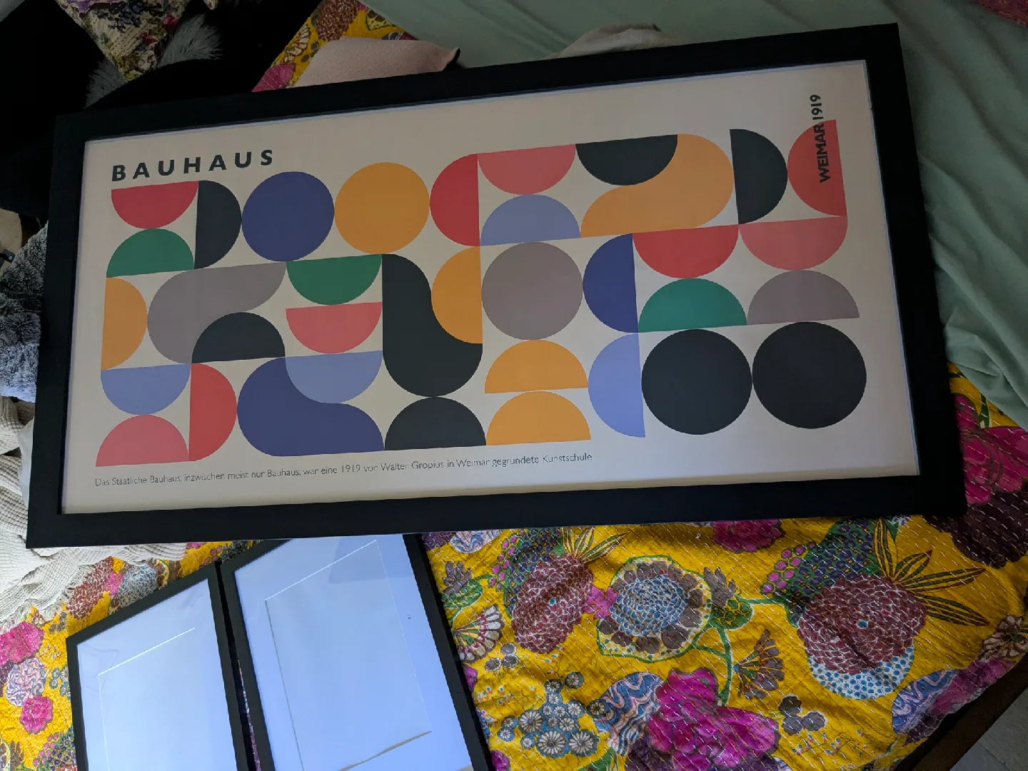 Bauhaus Poster (no frame) + Matisse Canvas Framed + 2 Frames image indicator(3)
