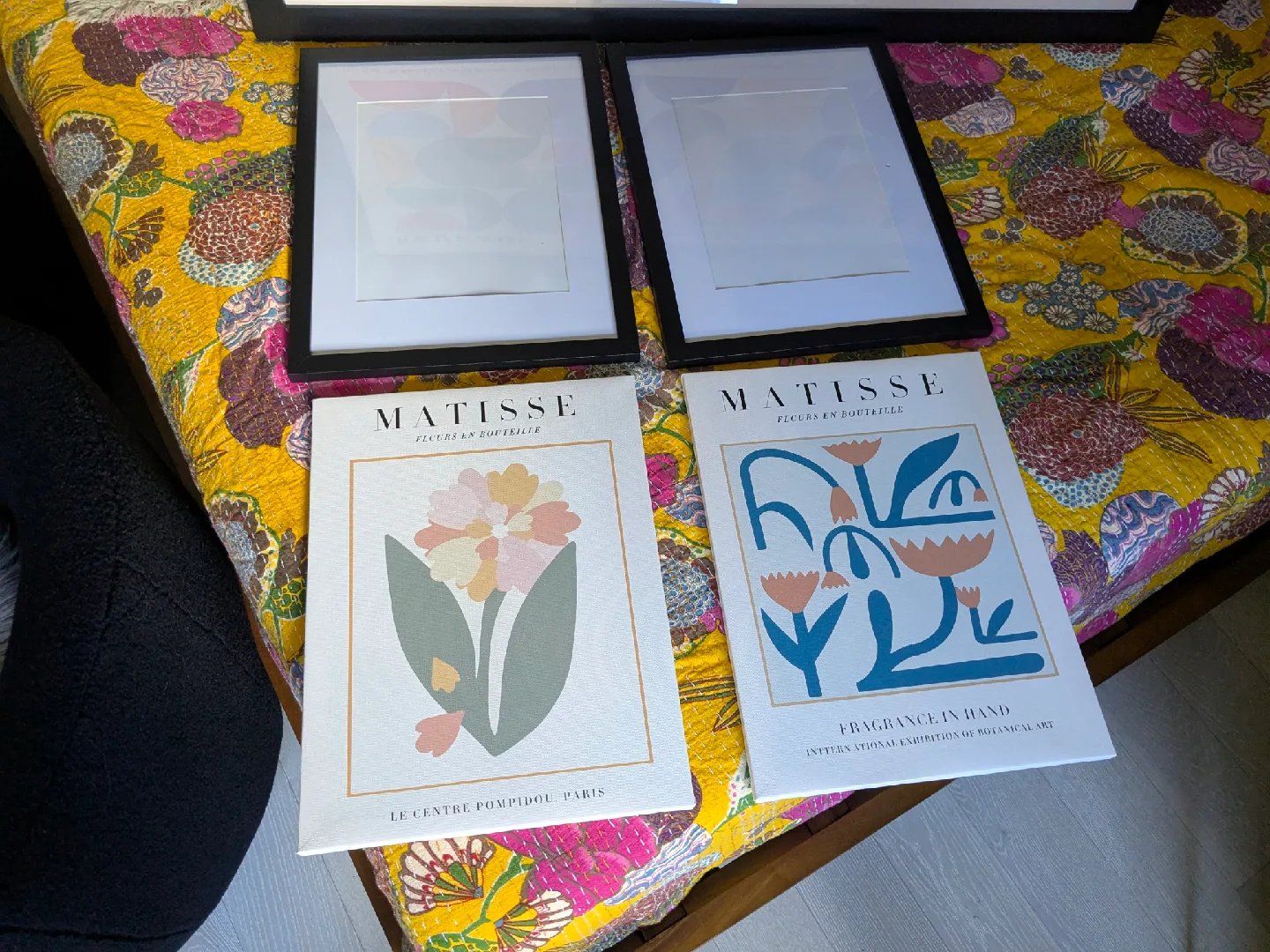 Bauhaus Poster (no frame) + Matisse Canvas Framed + 2 Frames image indicator(4)