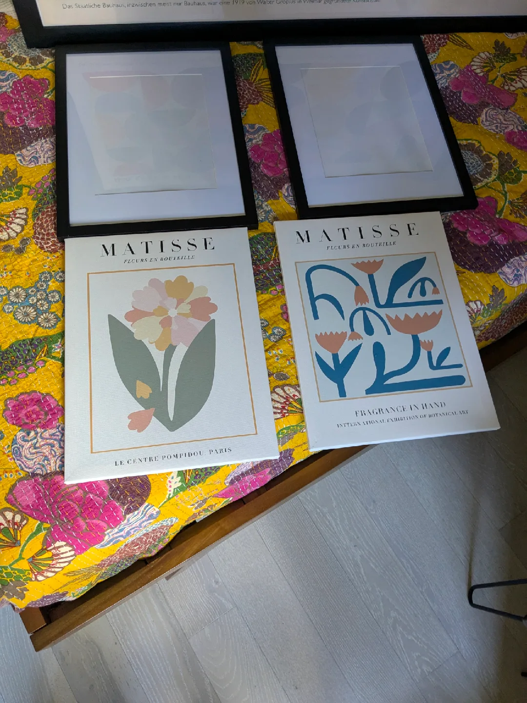 Bauhaus Poster (no frame) + Matisse Canvas Framed + 2 Frames image indicator(5)