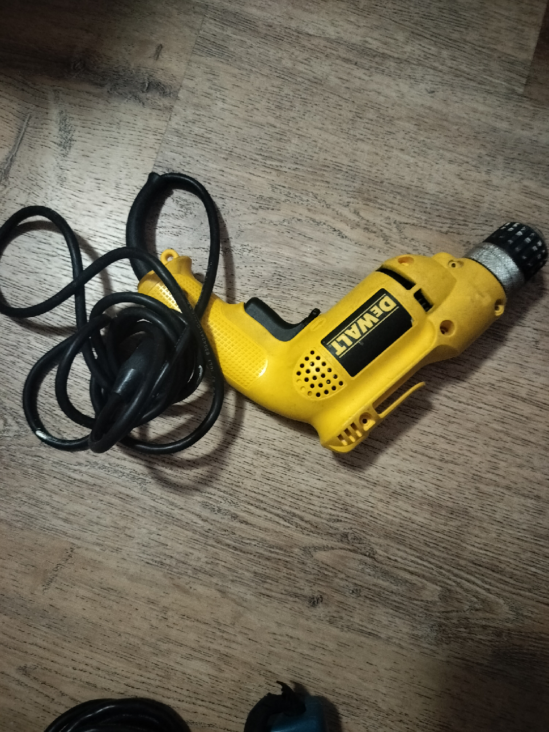 DeWalt D21008 3/8" VSR Drill - photo 4