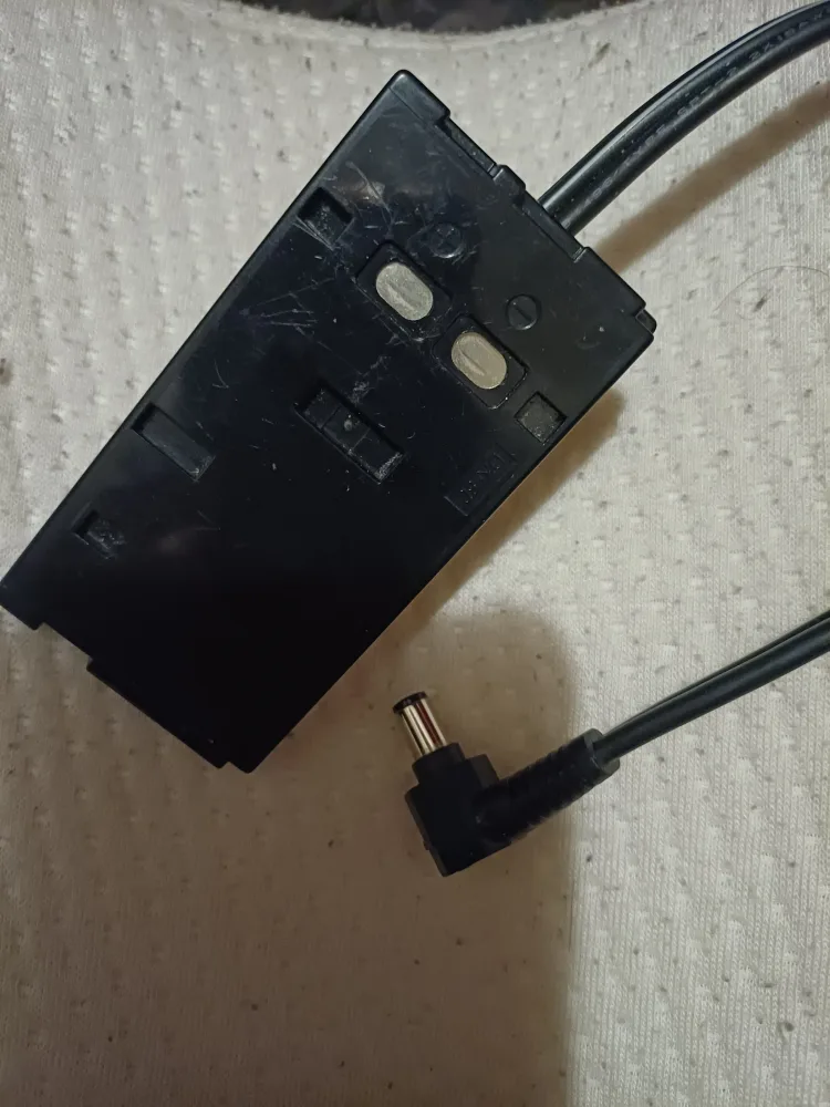 Sony Camcorder AC-V30 AC Power Adaptor/Battery Charger image indicator(3)