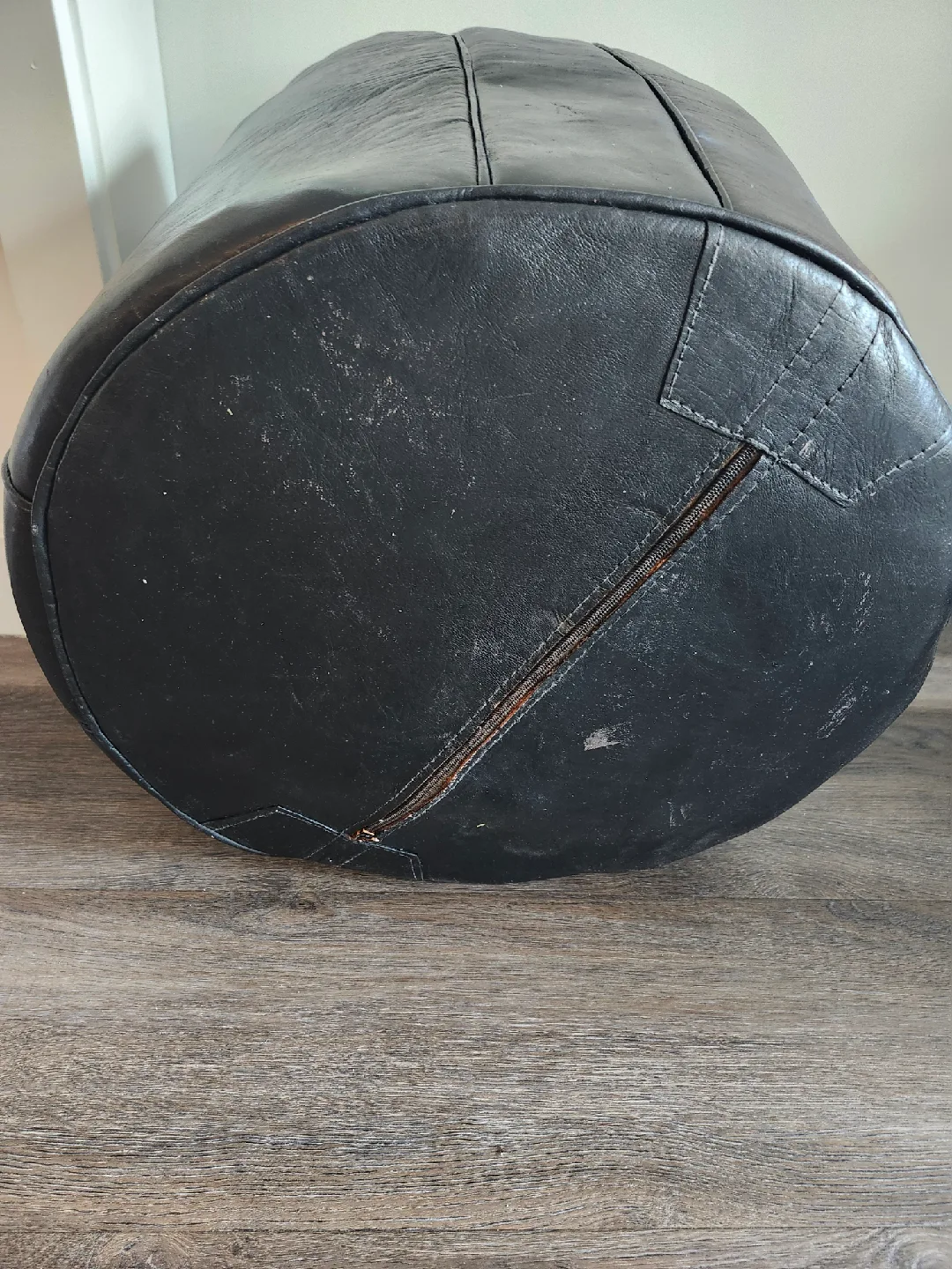 Black Leather Pouf Ottoman 🥕 image indicator(4)