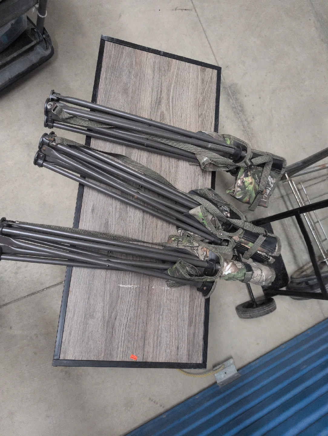 Folding Camo Hunting Chair - Portable Tripod Seat image indicator(3)