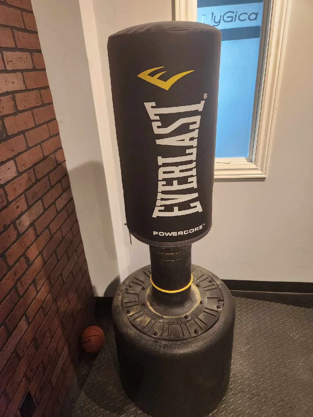 Everlast Powercore Free Standing Punching Bag image indicator(6)