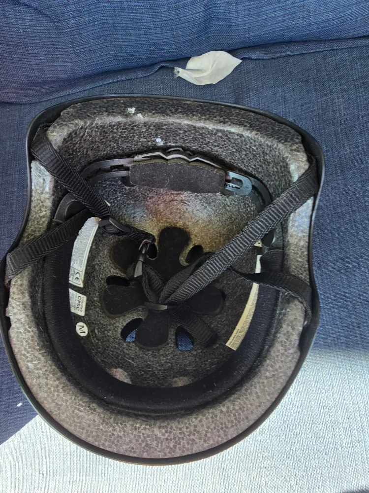 Black Skateboard/Bike /Skating Helmet - Size M image indicator(3)