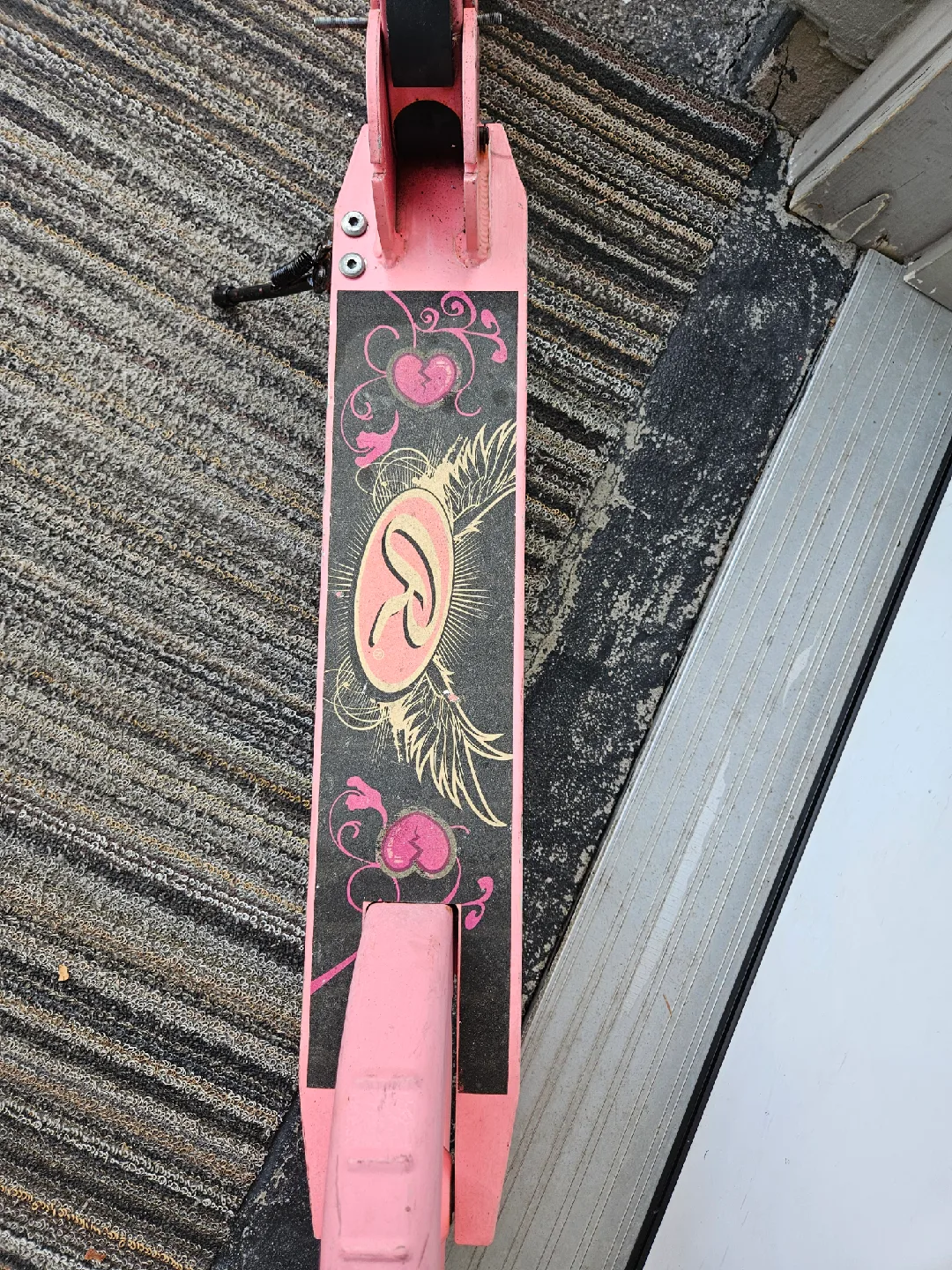 Pink Scooter - Great Condition! image indicator(3)