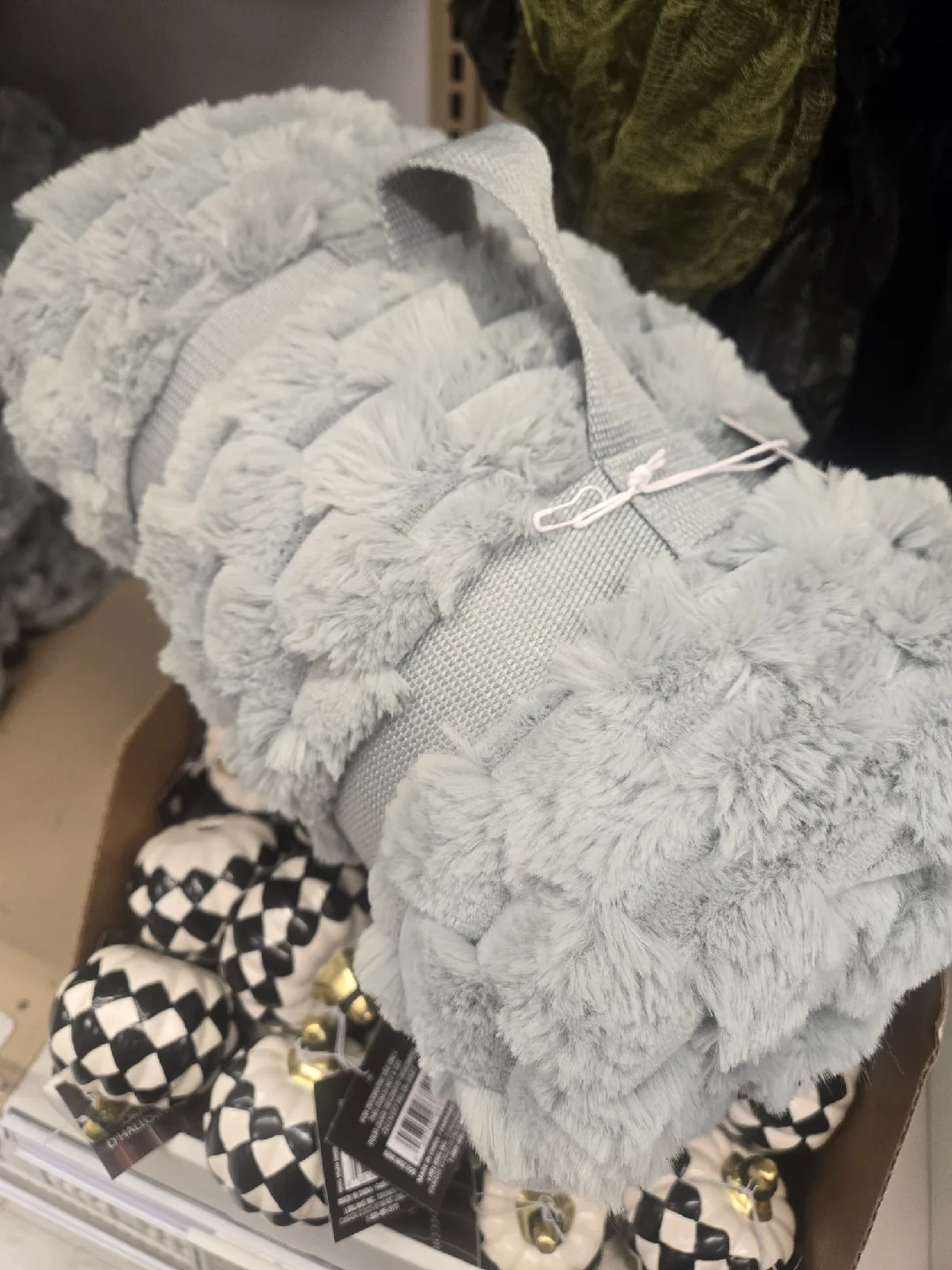 Faux Fur Throw Blanket - Light Gray 🥕 thumbnail