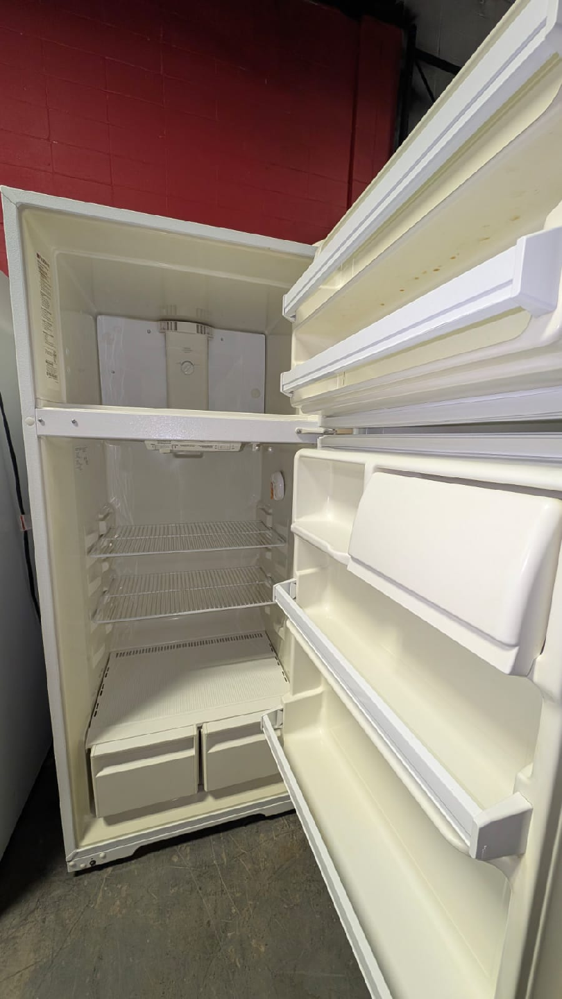 Frigidaire Regular Fridge - White - photo 4