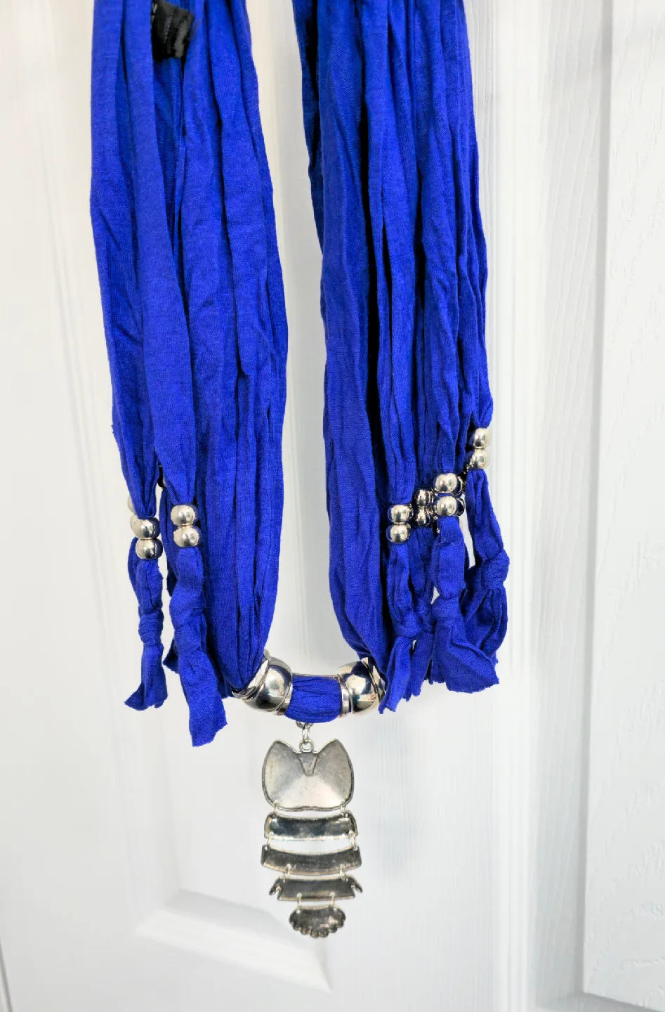 Women's Owl Pendant Scarf image indicator(3)