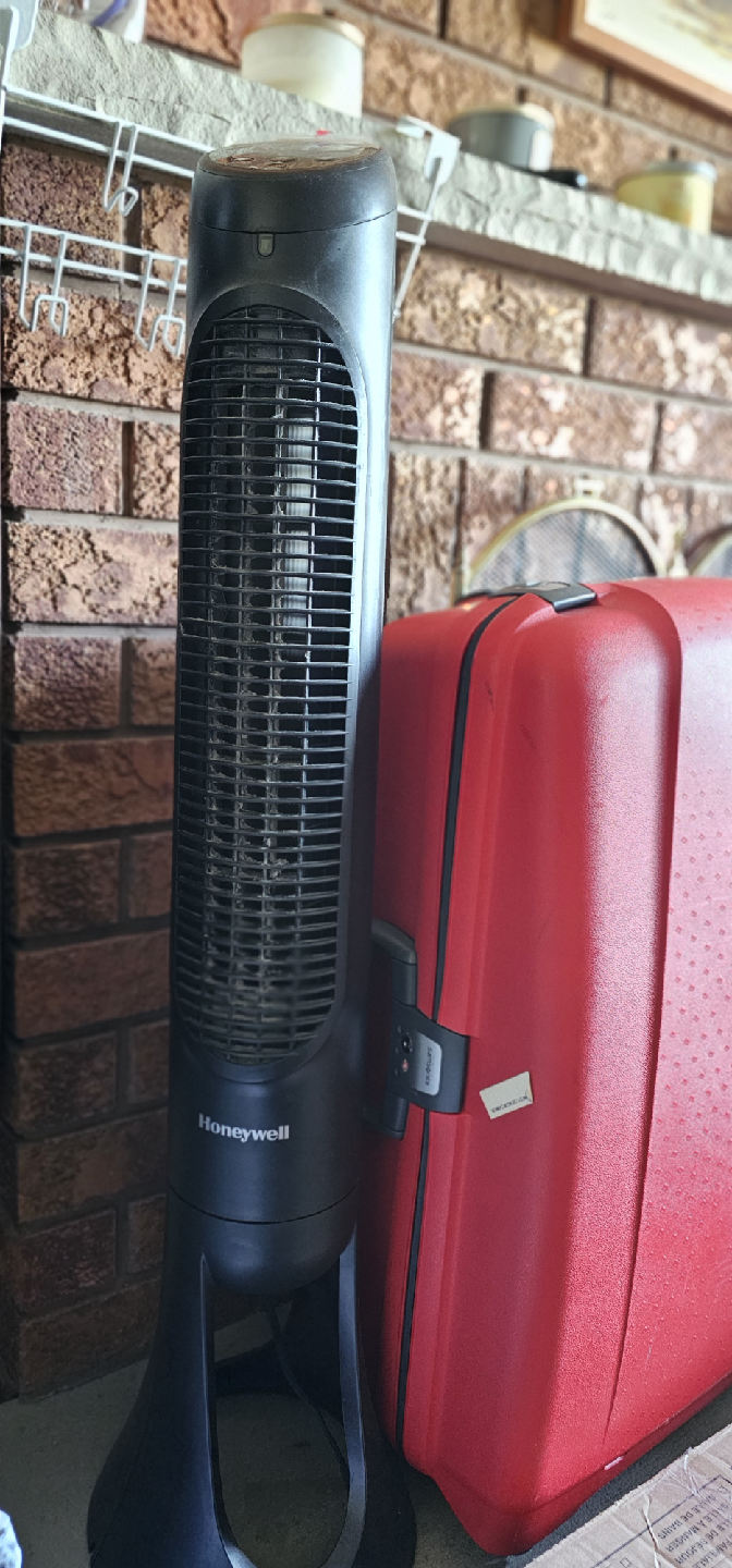 Honeywell Tower fan with remote- moving sale