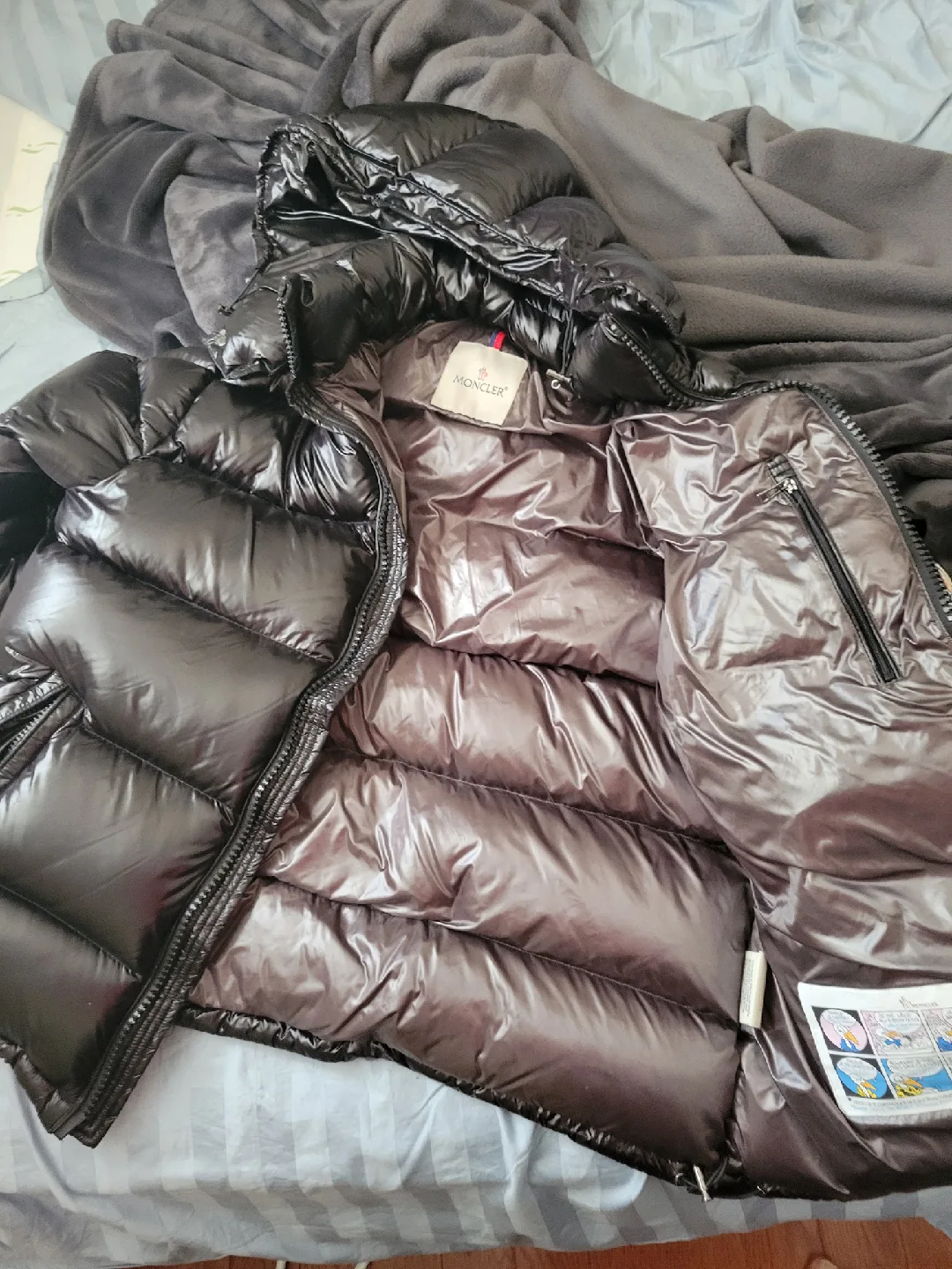 Moncler Down Puffer Jacket image indicator(2)