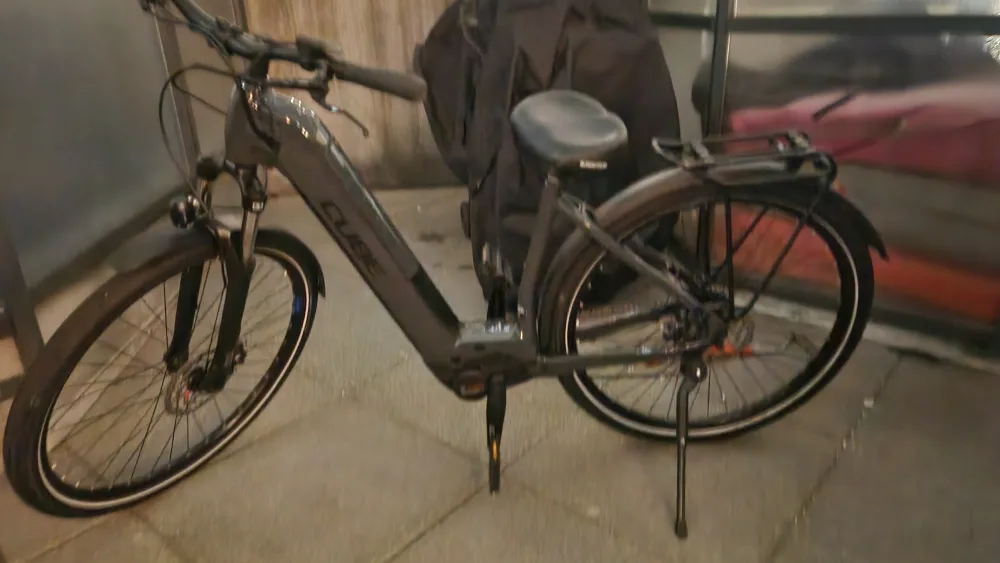 Cube Hybrid Touring 678 Electric Bike - Grey image indicator(4)