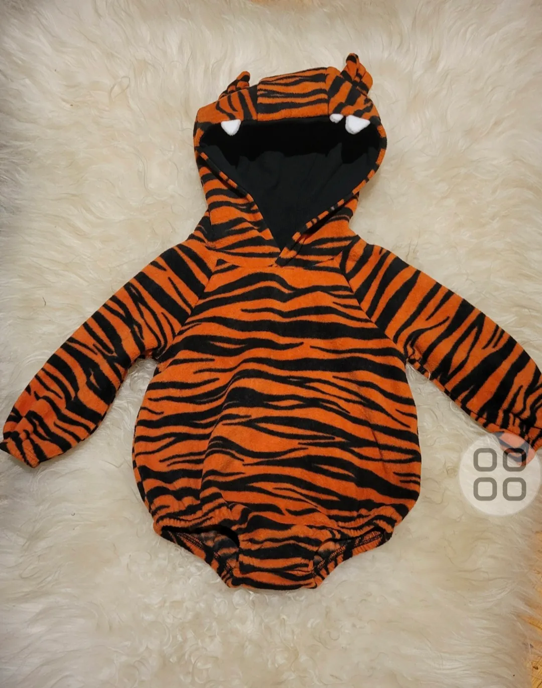 Old Navy Tiger Costume Onesie Size 18 to 24 Months Like New image indicator(2)