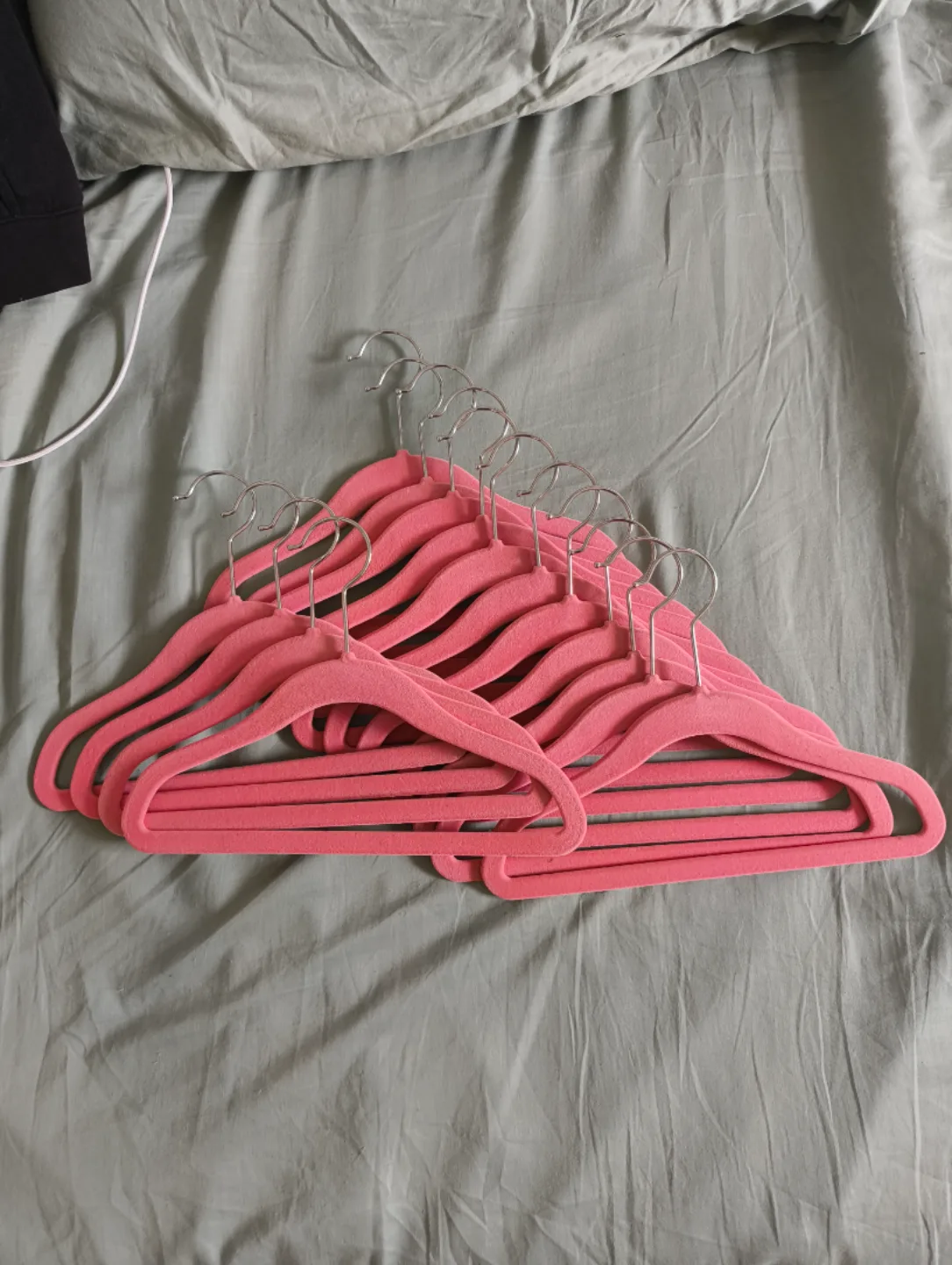 🥕 Pink velvet clothes hangers (small) thumbnail