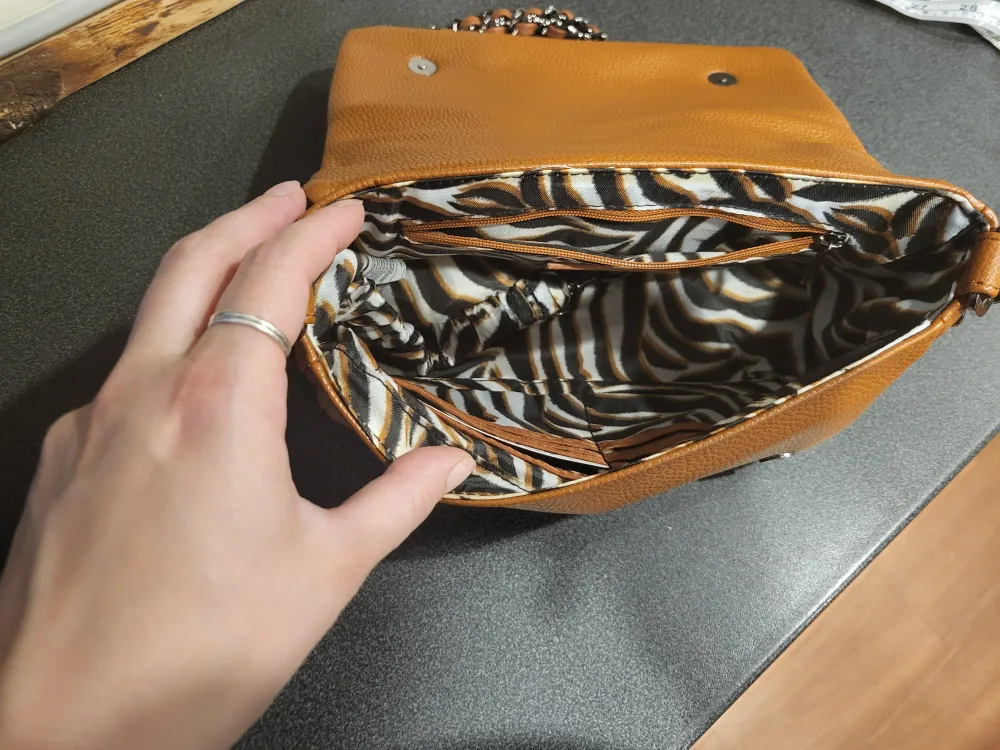 Lug Crossbody Bag with Extra Strap image indicator(4)