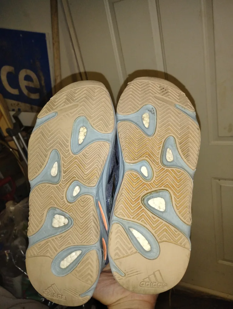 Adidas Yeezy Boost 700 image indicator(3)