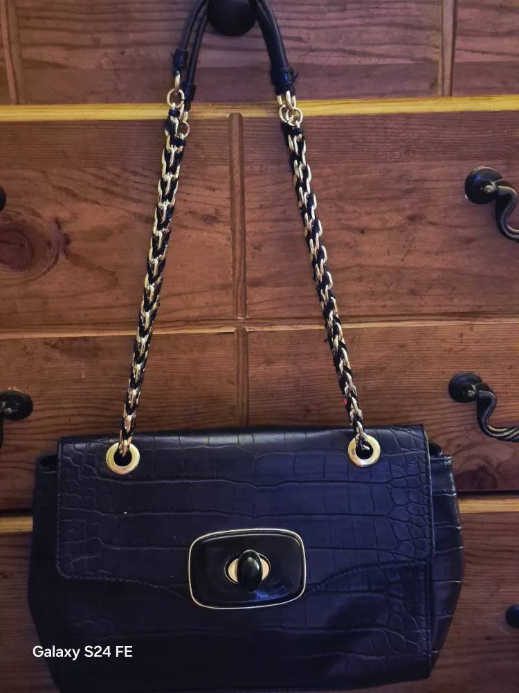 Beautiful  leather  bag , mint condition image indicator(2)