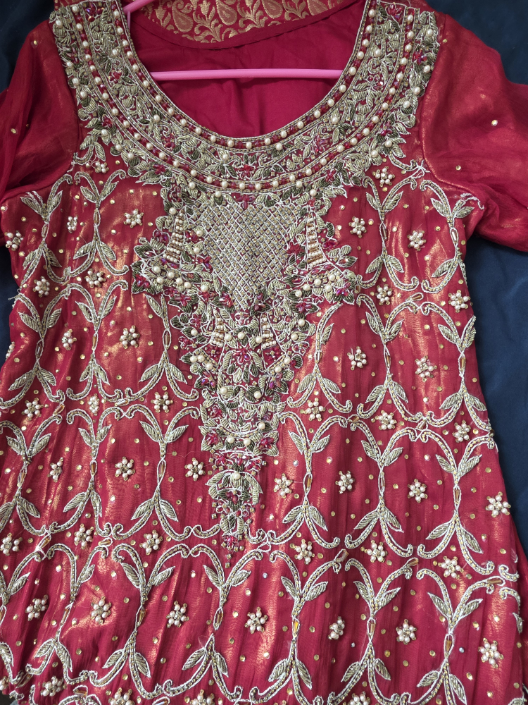 Red Embroidered Pakistani Suit - Size Medium - photo 2