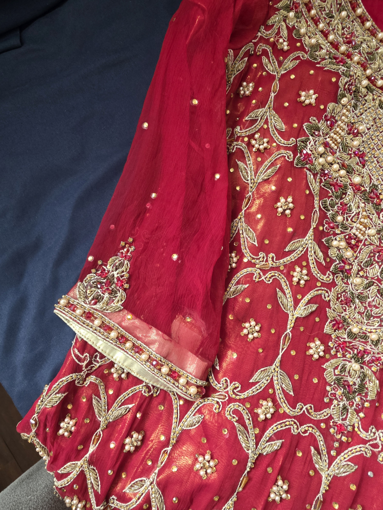 Red Embroidered Pakistani Suit - Size Medium - photo 3