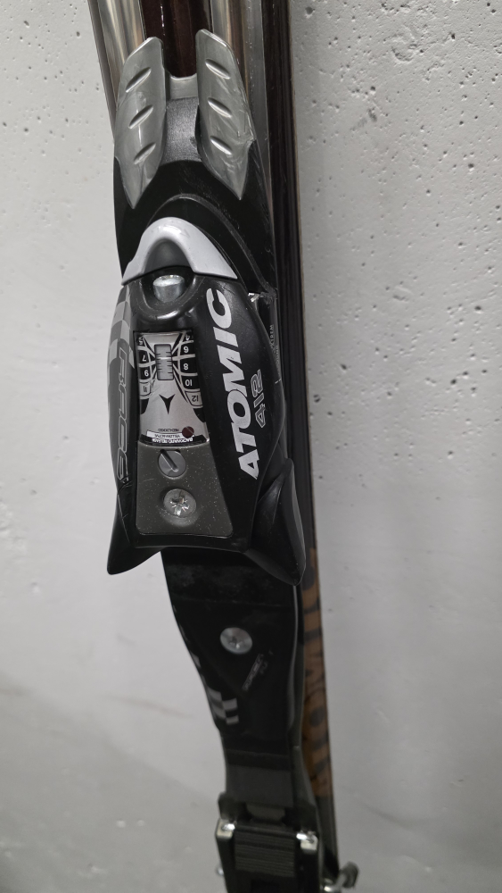 Atomic I70 Skis with Poles & Boots - photo 2