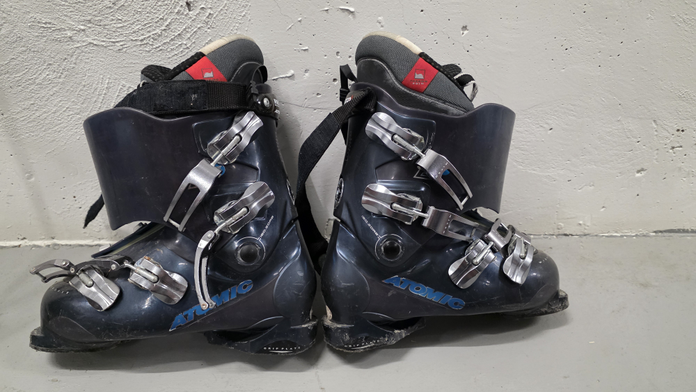 Atomic I70 Skis with Poles & Boots - photo 5
