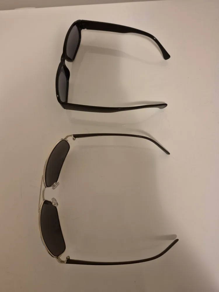 Sunglasses - Black and Silver Frames image indicator(4)