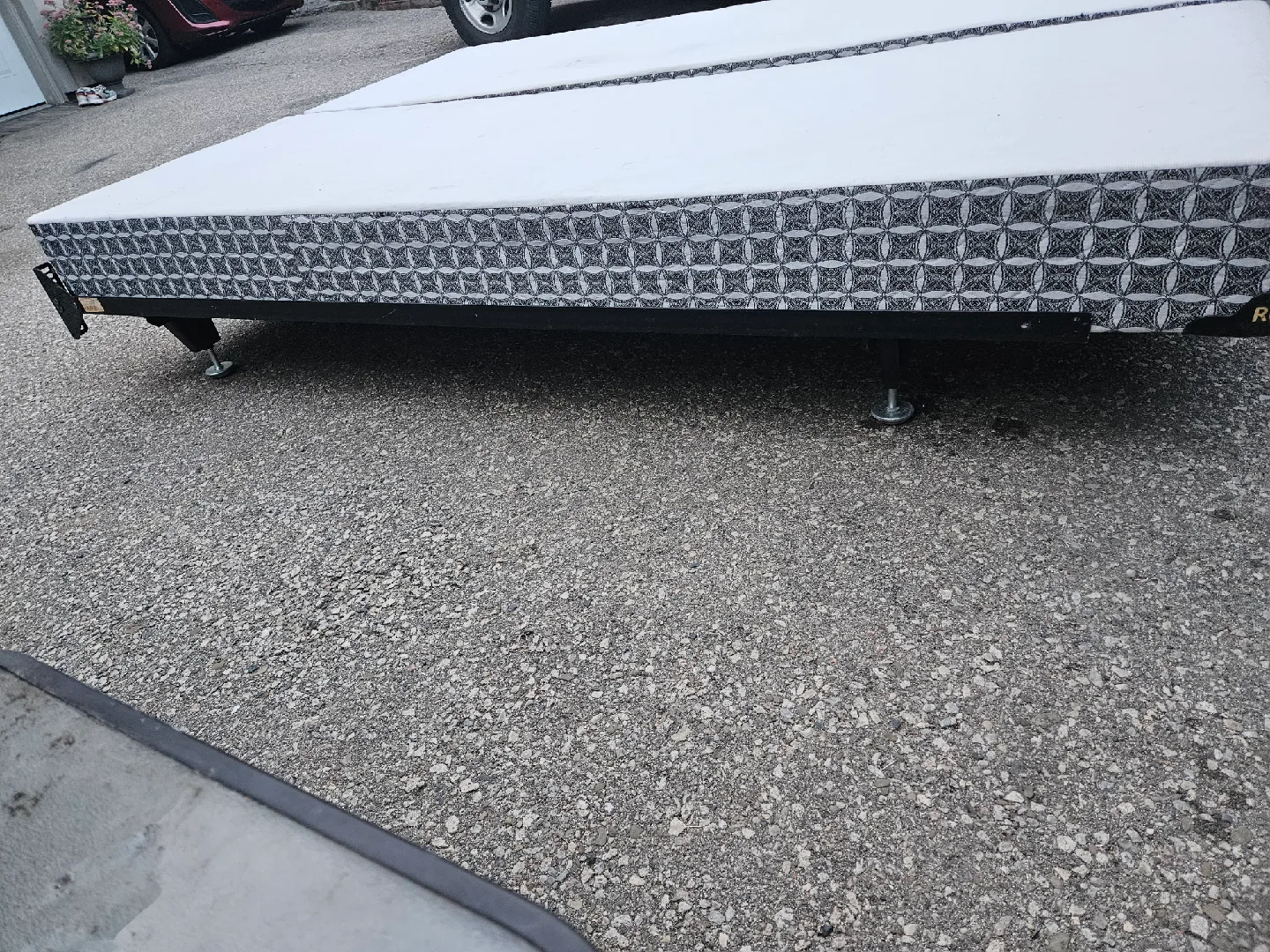 Queen Split Box Spring image indicator(2)