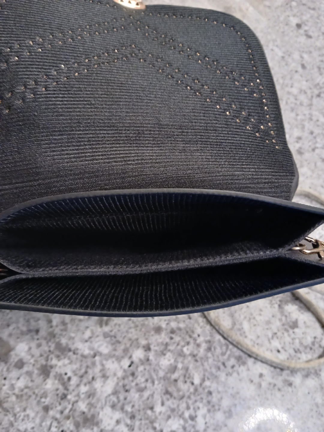 🆕️2 Crossbody Bags.Red and pale green.  $4 EACH FIRM. - photo 4