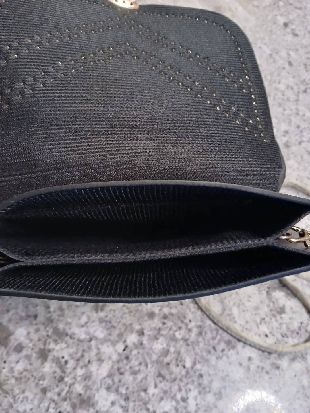 🆕️2 Crossbody Bags.Red and pale green Both $9. FIRM. image indicator(4)