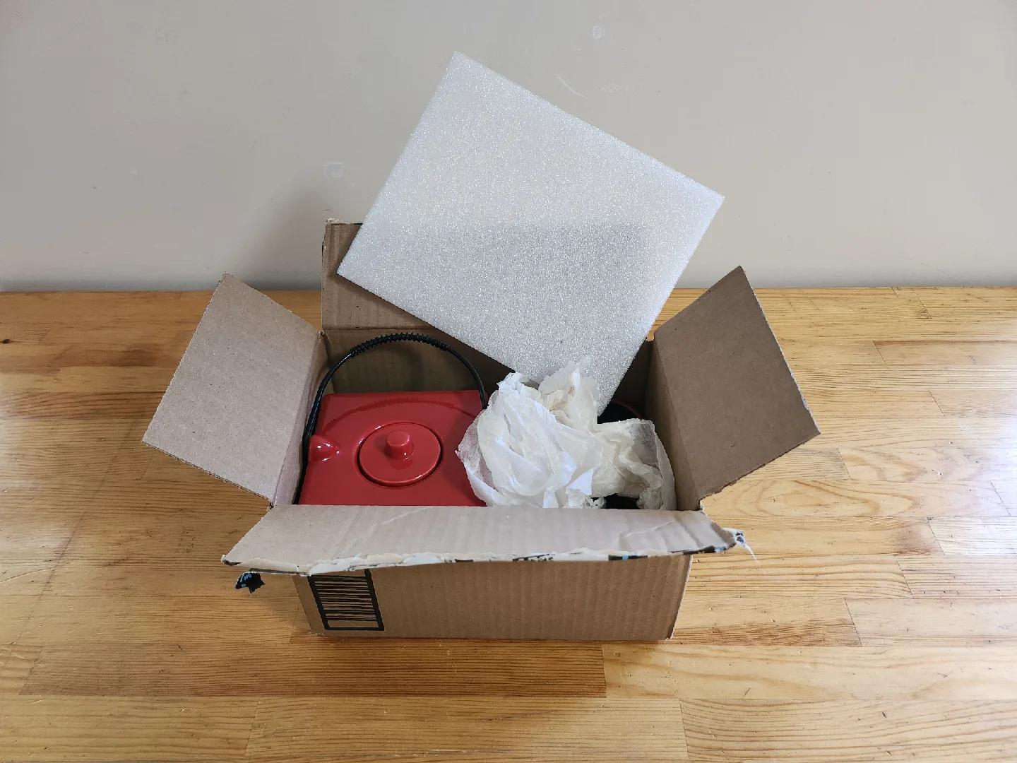 Red Floral Tea Set - Teapot and Two Cups image indicator(5)