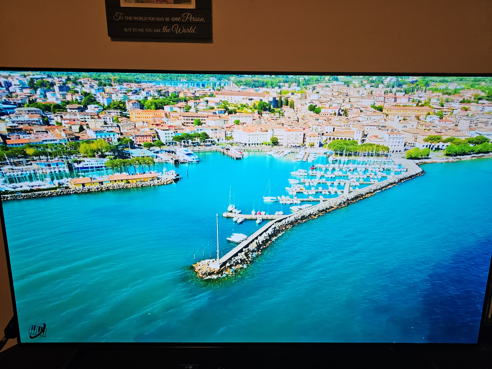 42" 4K real high definition barely used. - photo 2