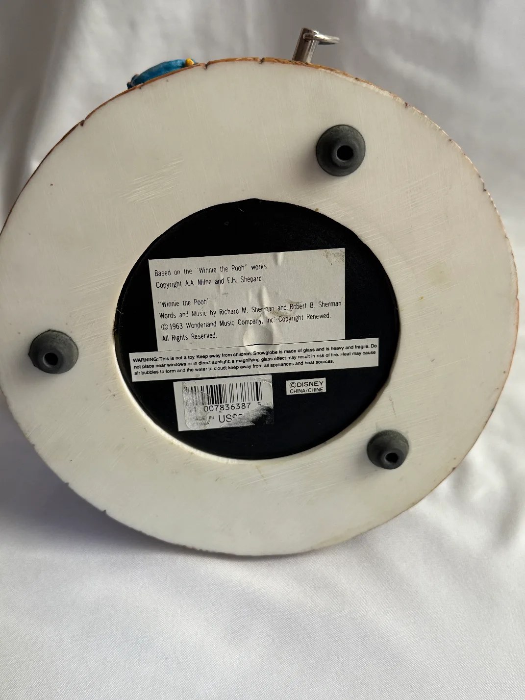 Disney Winnie the Pooh Snow Globe image indicator(3)