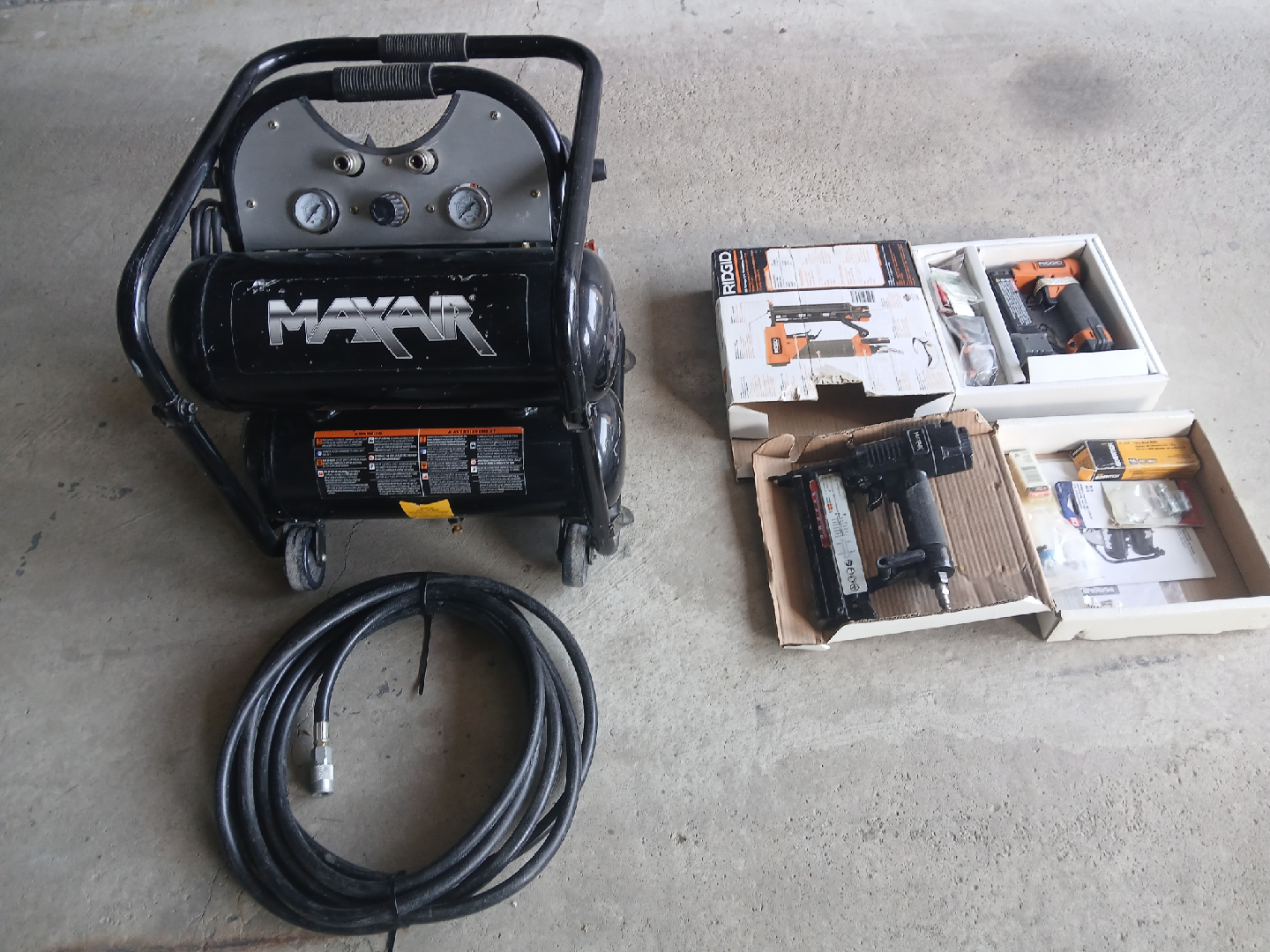 MAXAIR Air Compressor & Ridgid Nailers8 - photo 2