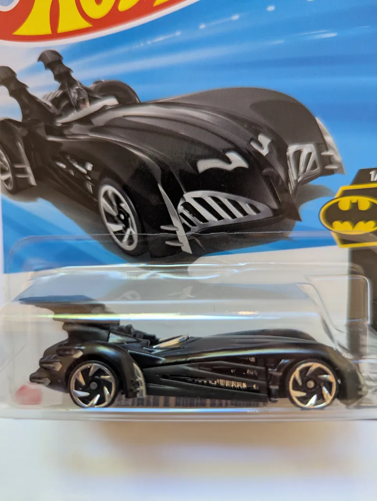 Hot Wheels Batman & Robin Batmobile image indicator(2)