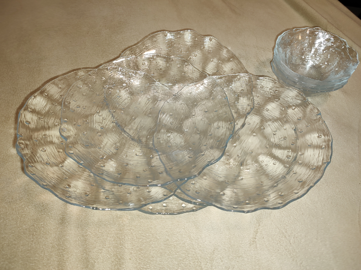 Textured Glass Bowls and Plates Set (Free) - photo 3