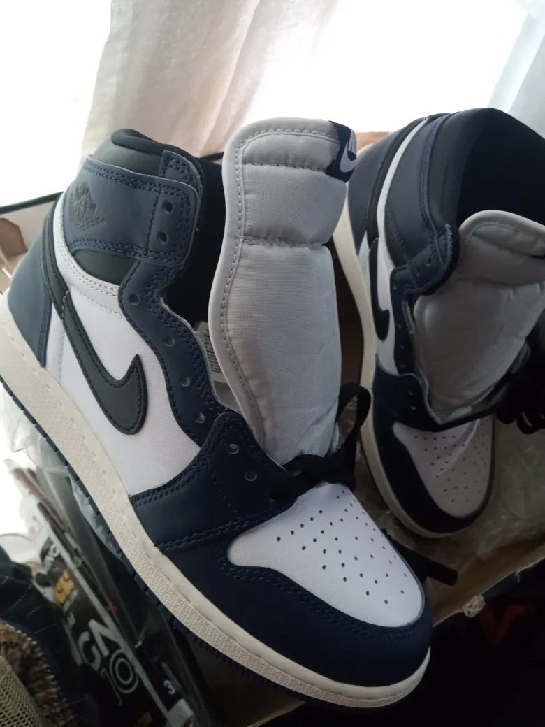 Nike Air Jordan 1 High OG "Midnight Navy" - Youth Size 6Y image indicator(4)